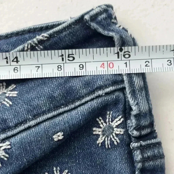 Pilcro Anthropologie Women’s Size 30 Floral Embroidered Cropped Bootcut Jeans - Picture 11 of 13